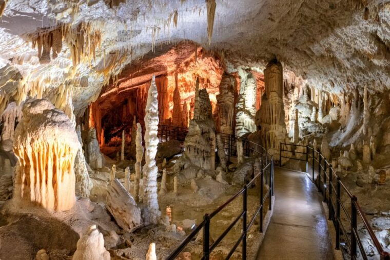 ljubljana-postojna-cave-predjama-castle-tickets-and-tour