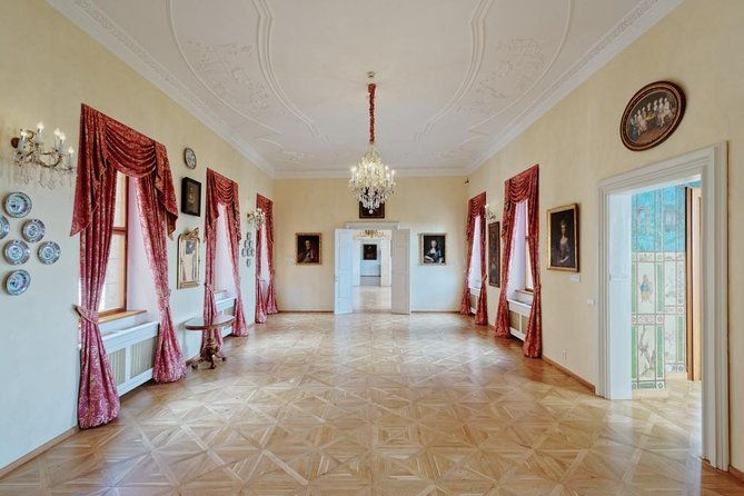 lobkowicz-palace-museum-entrance-ticket-in-prague
