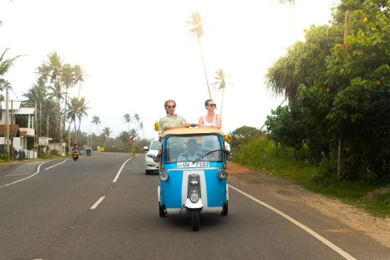local-cultural-tour-by-modern-tuk-tuk