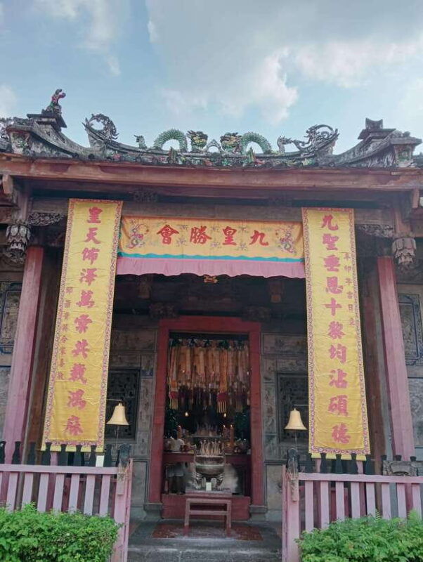 local-cultural-walking-kudeejeen-community-hidden-gem