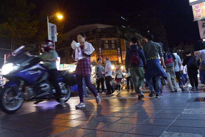 Local Favorites: Taiwan Night Market Food Tour in 2 hours - Who Would Love This Tour?