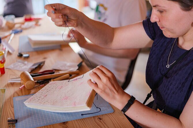 Local Washi and Paper Craft Cycling Tour in Uchiko Town - Key Points