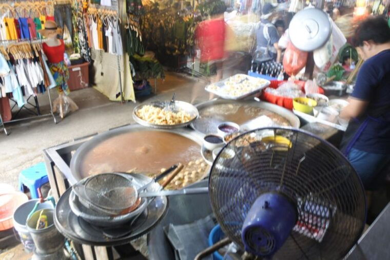 local-weekend-markets-khlong-lat-mayom-chatuchak-tour