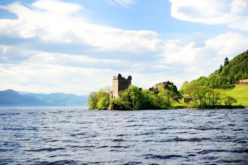 loch-ness-urquhart-castle-round-trip-cruise
