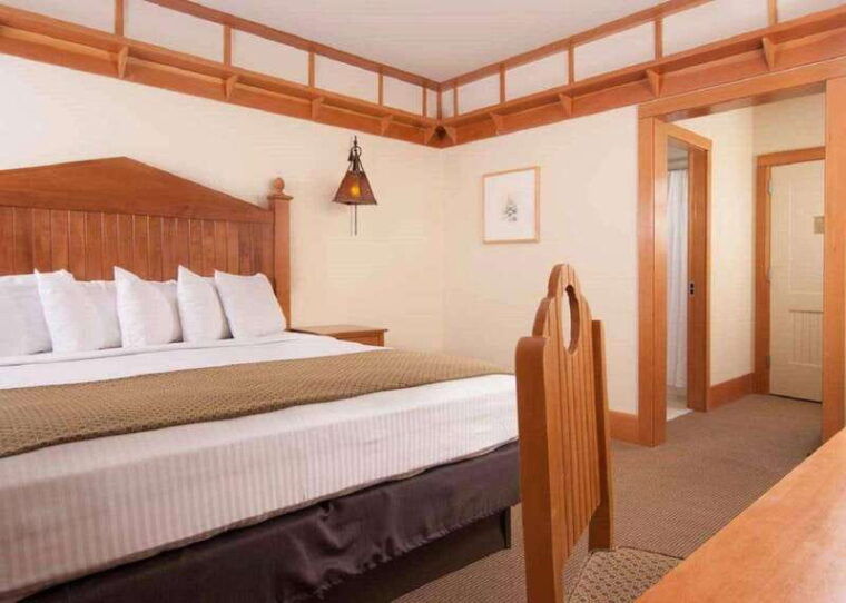 lodging-at-old-faithful-yellowstonegrand-teton-5-day-tour-2