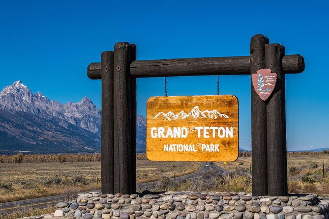 lodging-at-old-faithful-yellowstonegrand-teton-small-group-5-day