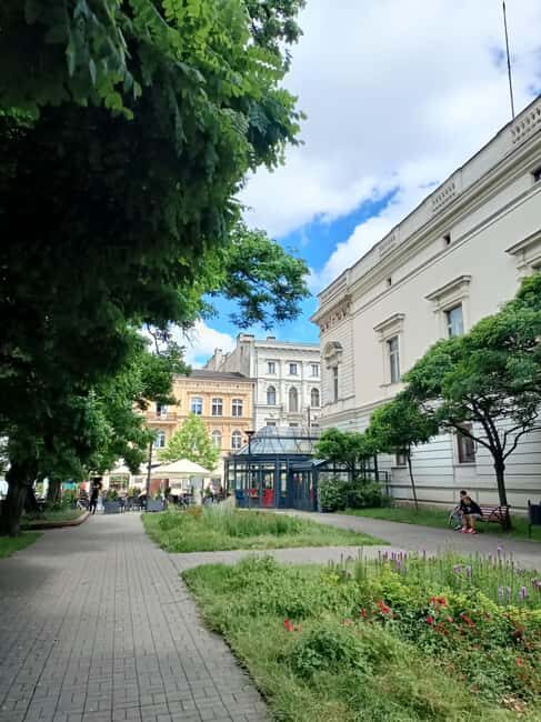 Lodz: Standard Walking Tour  2 Hours of Urban Stories - The Authenticity Factor