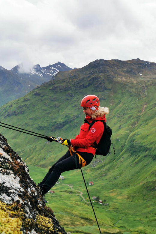 lofoten-full-day-combo-tour-kayaking-and-rappelling