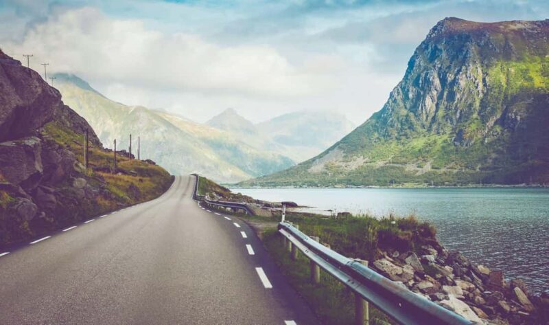 Lofoten: Full-Day Tour with a Local Chinese-Speaking Guide - Transportation and Group Size  