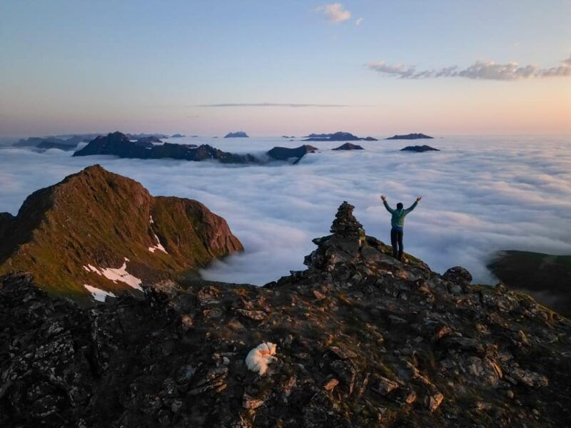 lofoten-islands-guided-hiking-into-the-wilderness-uphill
