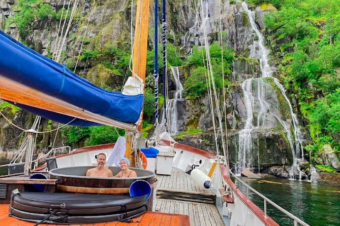 lofoten-islands-luxury-trollfjord-cruise-with-lunch-from-svolvaer-2