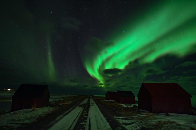 lofoten-snowshoeing-northern-lights-tour