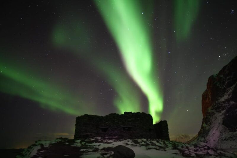 lofoten-snowshoeing-northern-lights-tour