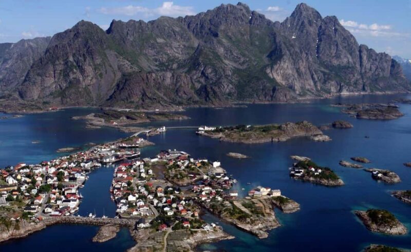 Lofoten Svolvær: Lunch cruise to Skrova & Henningsvær - Continuing to Henningsvær: A Picturesque Fishing Village