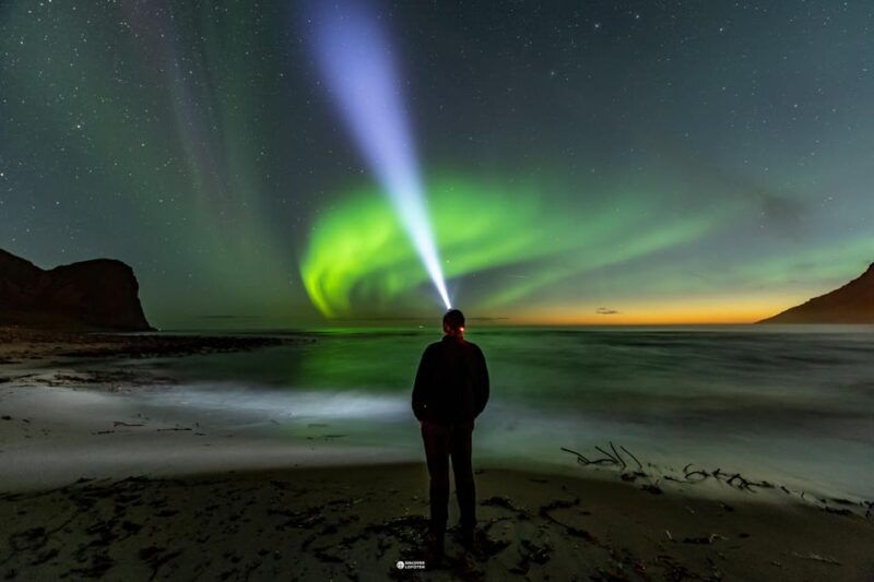 lofoten-the-aurora-jaeger-northern-lights-hunt-with-local