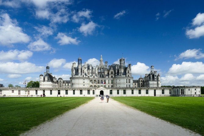 loire-valley-castles-day-trip-from-paris-with-wine-tasting