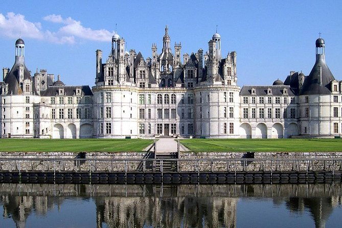 loire-valley-castles-guided-day-trip-from-paris-in-minivan