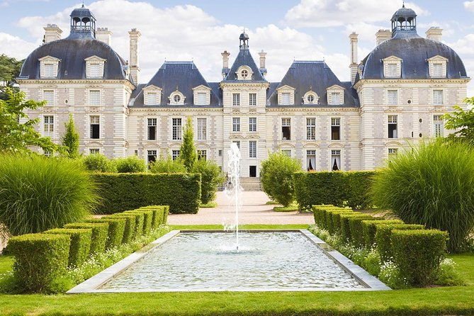 loire-valley-castles-guided-day-trip-from-paris-in-minivan
