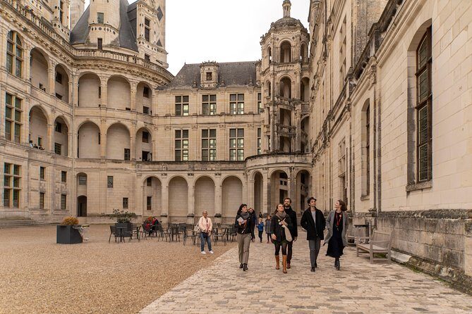 Loire Valley Castles Trip with Chenonceau and Chambord from Paris - FAQ