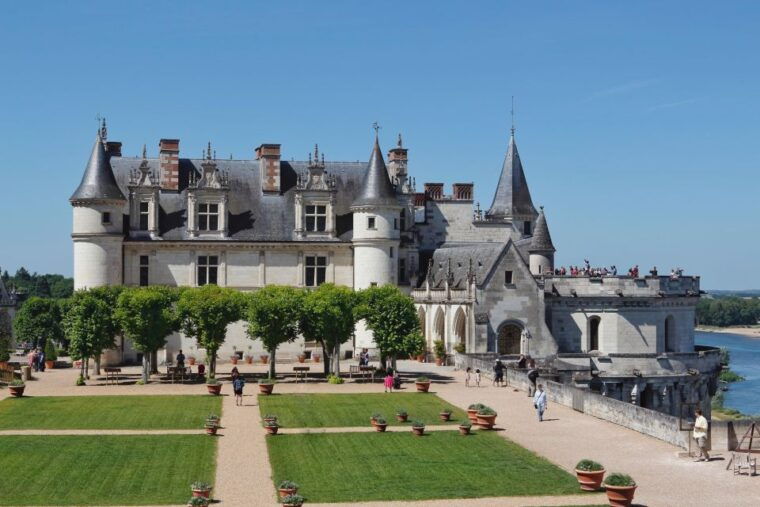 loire-valley-castles-vip-private-tour-from-paris-3-castles
