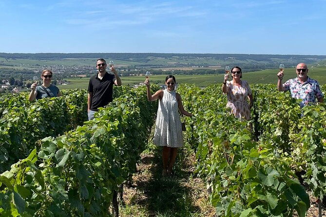 loire-valley-chambord-castle-and-wine-tasting-from-paris