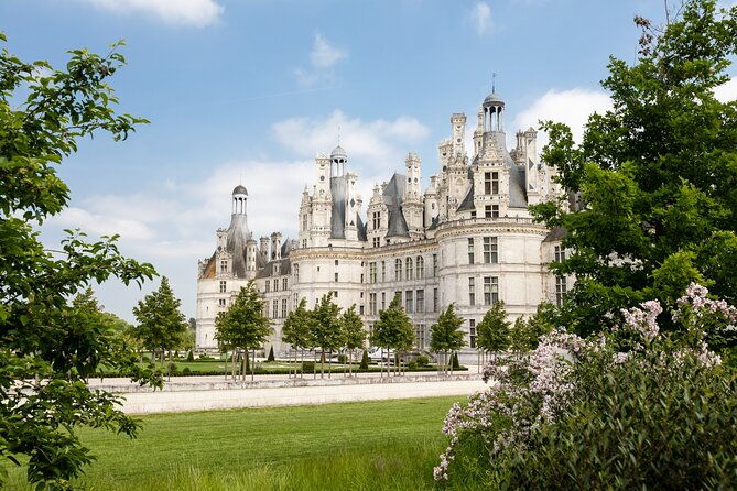 loire-valley-chambord-castle-and-wine-tasting-from-paris
