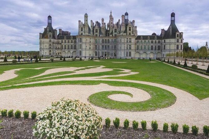 loire-valley-chateaux-from-paris-private-tour