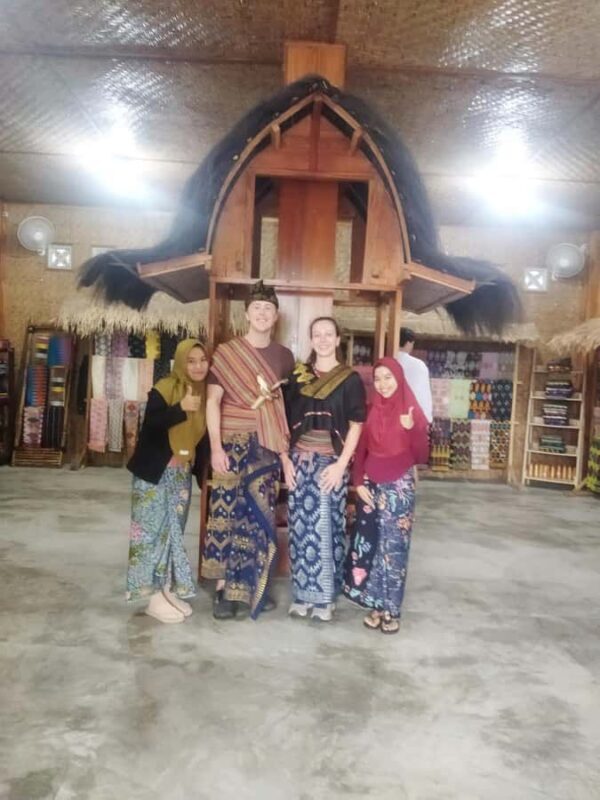 Lombok: Benang Stokel and Kelambu Falls Tour & Beach Sunset - Trekking to the Twin Waterfalls: Benang Stokel & Kelambu