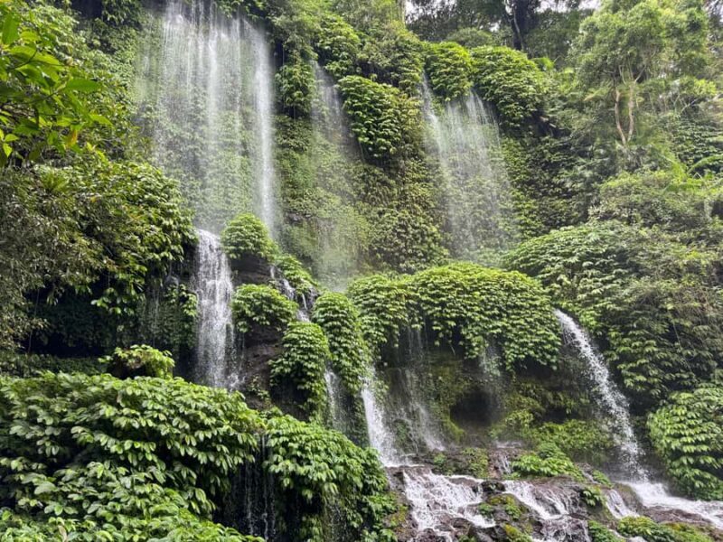 Lombok : Benang Stokel & Kelambu Waterfalls & Merese H - An In-Depth Review of the Lombok Waterfalls & Merese Hill Tour