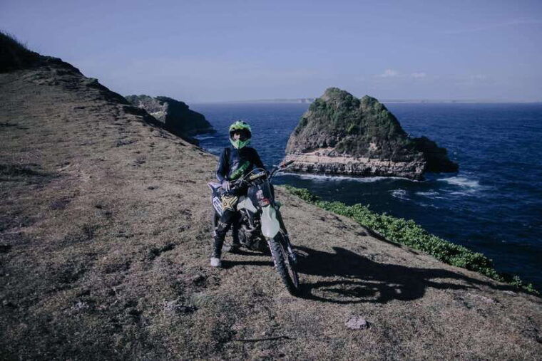 lombok-dirt-bike-sunrise-cliff-beaches-and-gunung-tunak