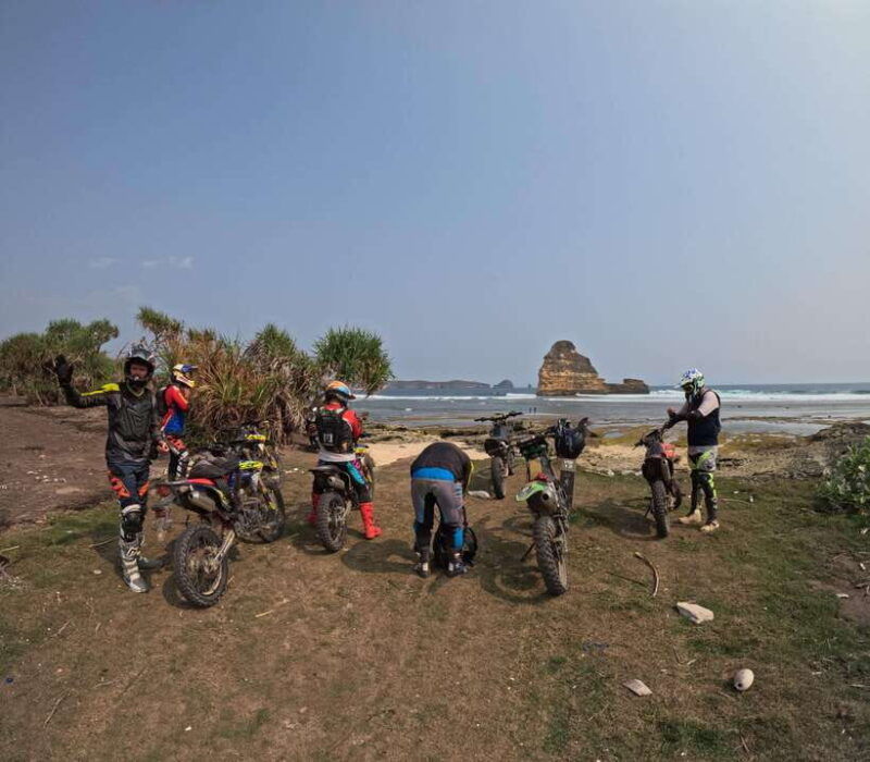 lombok-dirt-bike-through-cliffs-beaches-hill-with-sunset