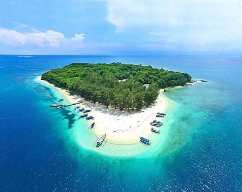 lombok-gili-kondo-petagan-and-snorkeling-tour-boat