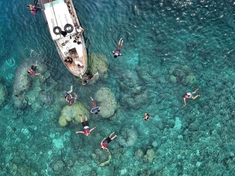 lombok-gili-kondo-petagan-and-snorkeling-tour-boat