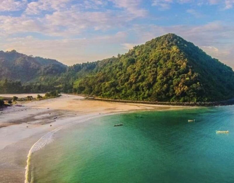 Lombok: Sasak Traditional Villages and Beaches Tour - Scenic Highlights and Beach Relaxation