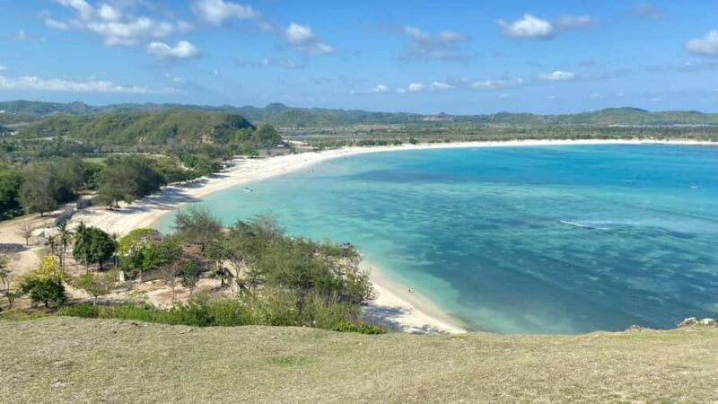Lombok: Selong Belanak Surf Lesson & Mawun Beach Tour - Discovering Lombok’s Charm: Selong Belanak Surf & Mawun Beach Tour