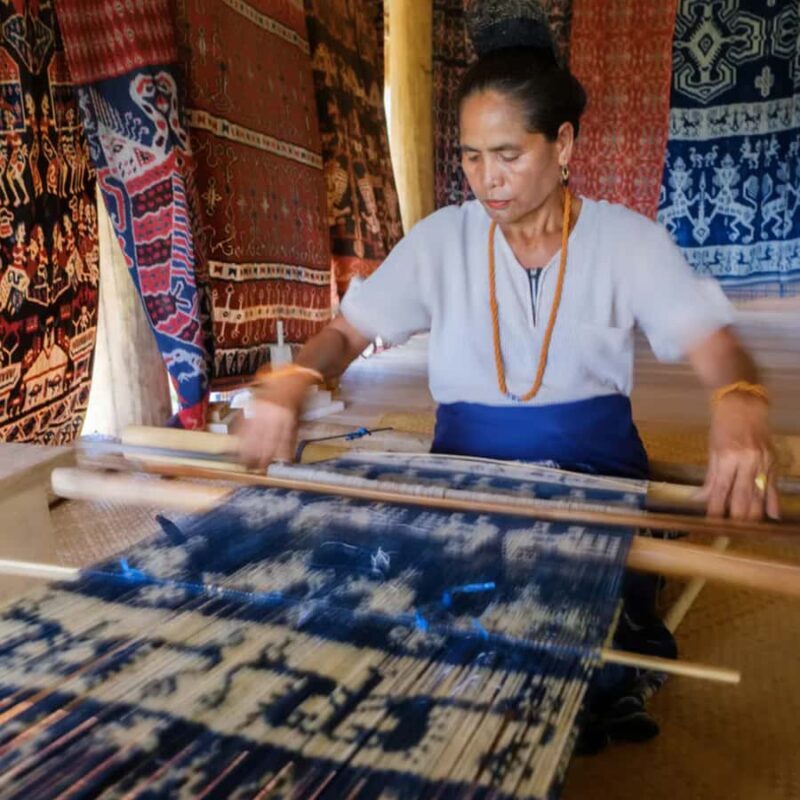 Lombok: Sunrise, Waterfall, and Weaving Village Tour - Sunrise: A Magical Start to the Day