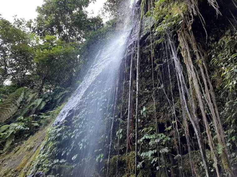 lombok-the-land-and-the-sasak-people-of-lombok-waterfall-water-castle