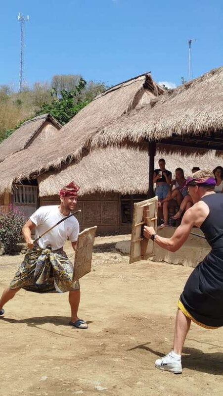 lombok-traditional-pottery-sukarara-weaving-tanjung-aan