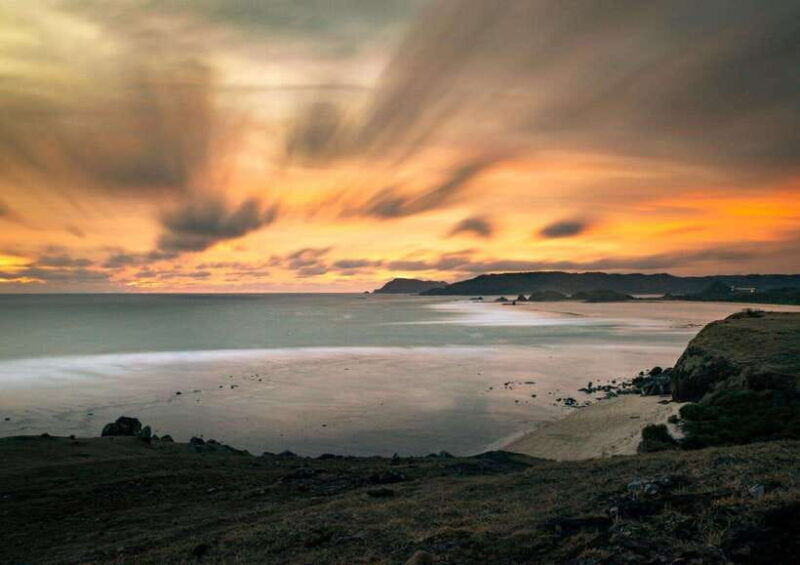 lombok-traditional-pottery-sukarara-weaving-tanjung-aan