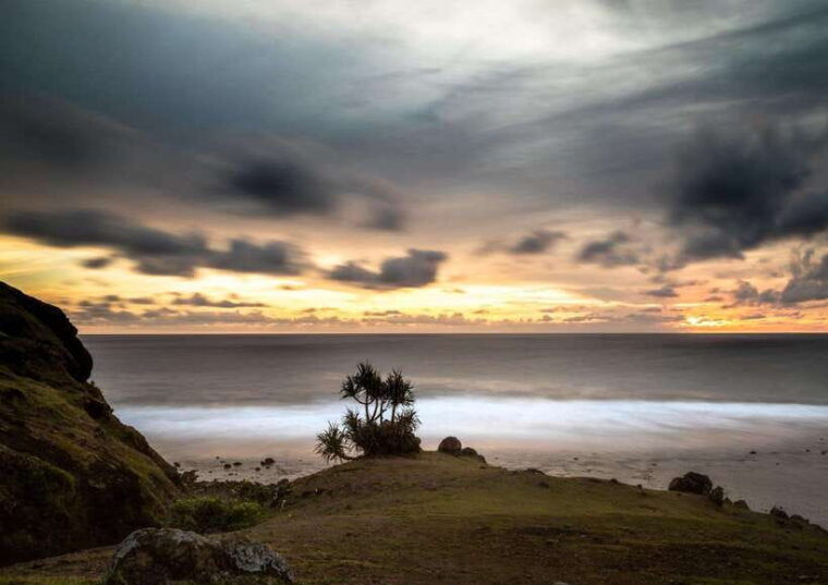 lombok-traditional-pottery-sukarara-weaving-tanjung-aan