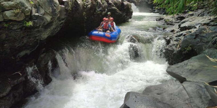 lombok-waterfall-benang-kelambu-river-rafting-trip