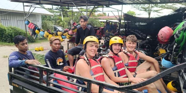 lombok-waterfall-benang-kelambu-river-rafting-trip