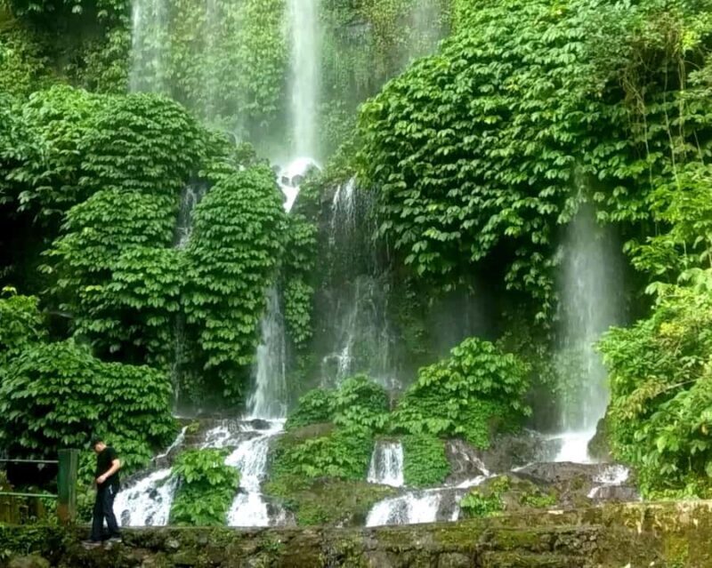 Lombok: Waterfall, Traditional Village & Kuta Beach Tour - Key Points