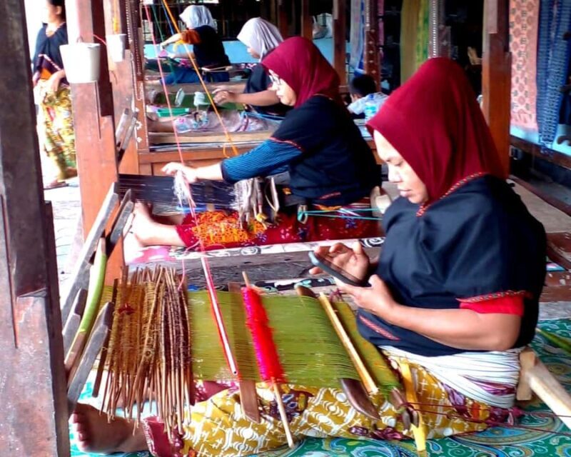 Lombok: Waterfall, Traditional Village & Kuta Beach Tour - Relaxation at Kuta Beach