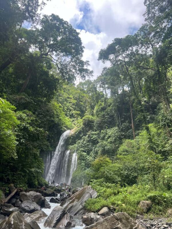 Lombok : Waterfalls, Village and Senggigi Sunset View - Key Points