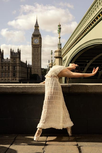 london-1980s-inspired-photoshoot-at-iconic-landmarks