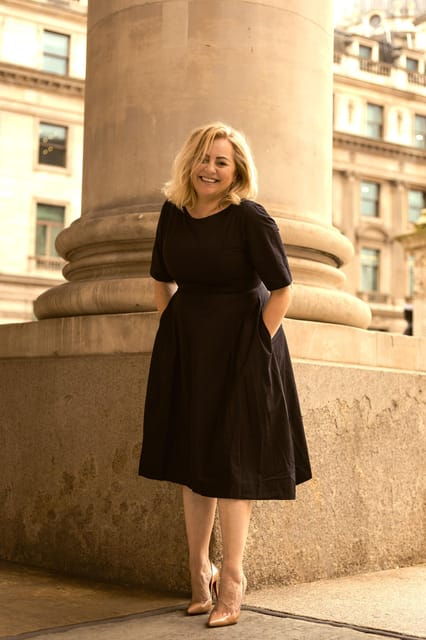 london-1980s-inspired-photoshoot-at-iconic-landmarks