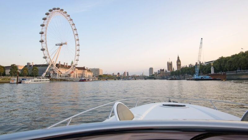 london-2-hour-private-luxury-yacht-hire-on-the-river-thames