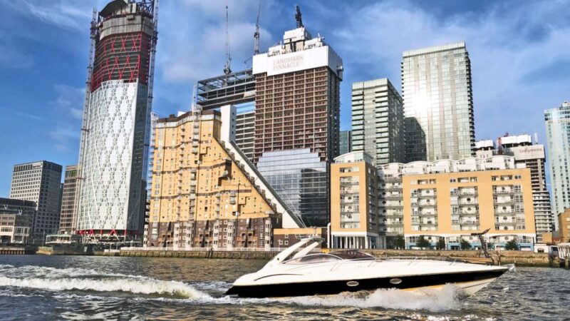 london-2-hour-private-luxury-yacht-hire-on-the-river-thames