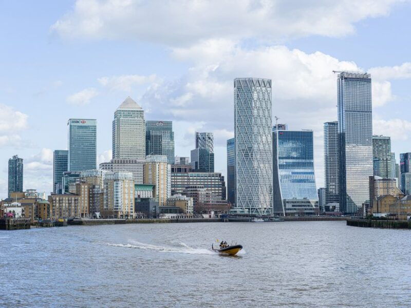 london-70-minute-thames-barrier-speedboat-tour